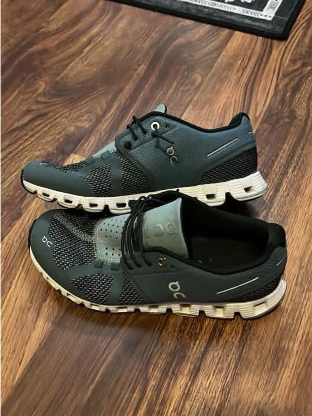 On Running Cloud Woman’s Running Shoes in Dark Gray/Black
